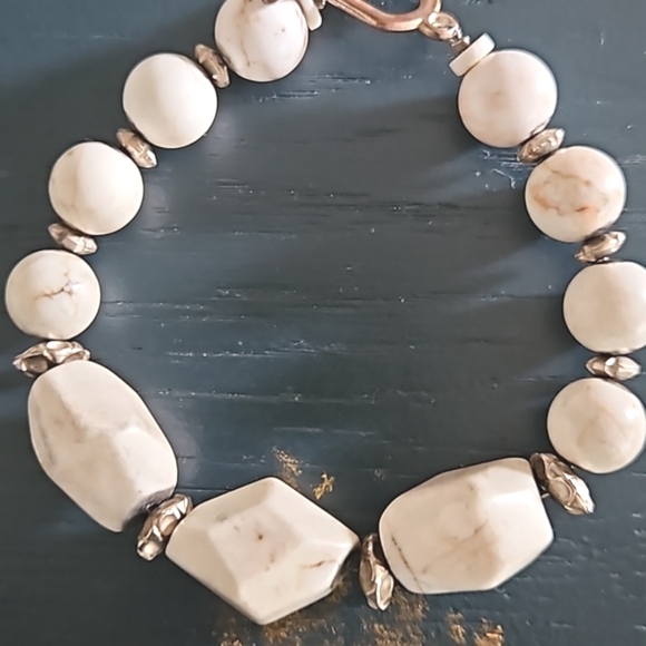 Beautiful white stone beaded bracelet statement piece Summer - Picture 3 of 8